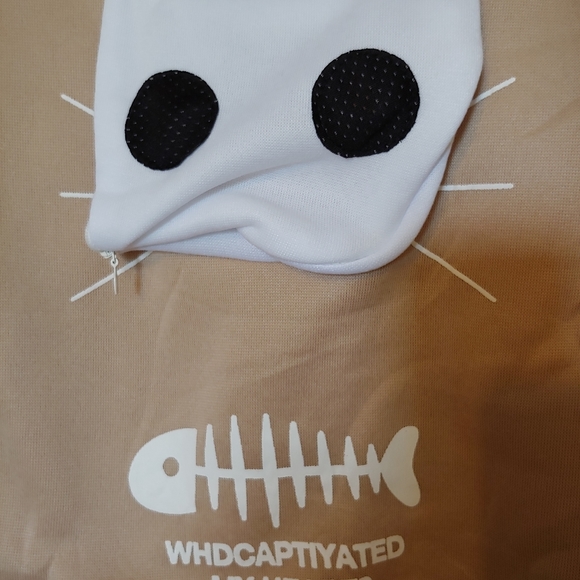 Sweatshirt that holds your cat 🐱 - Picture 2 of 9